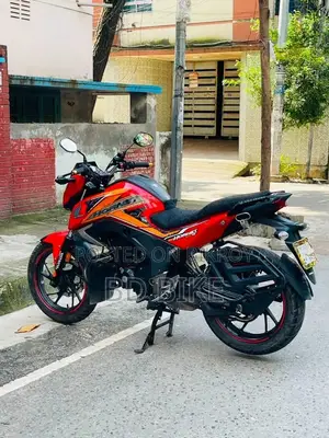 হন্ডা হর্নেট ২০১৮ লাল