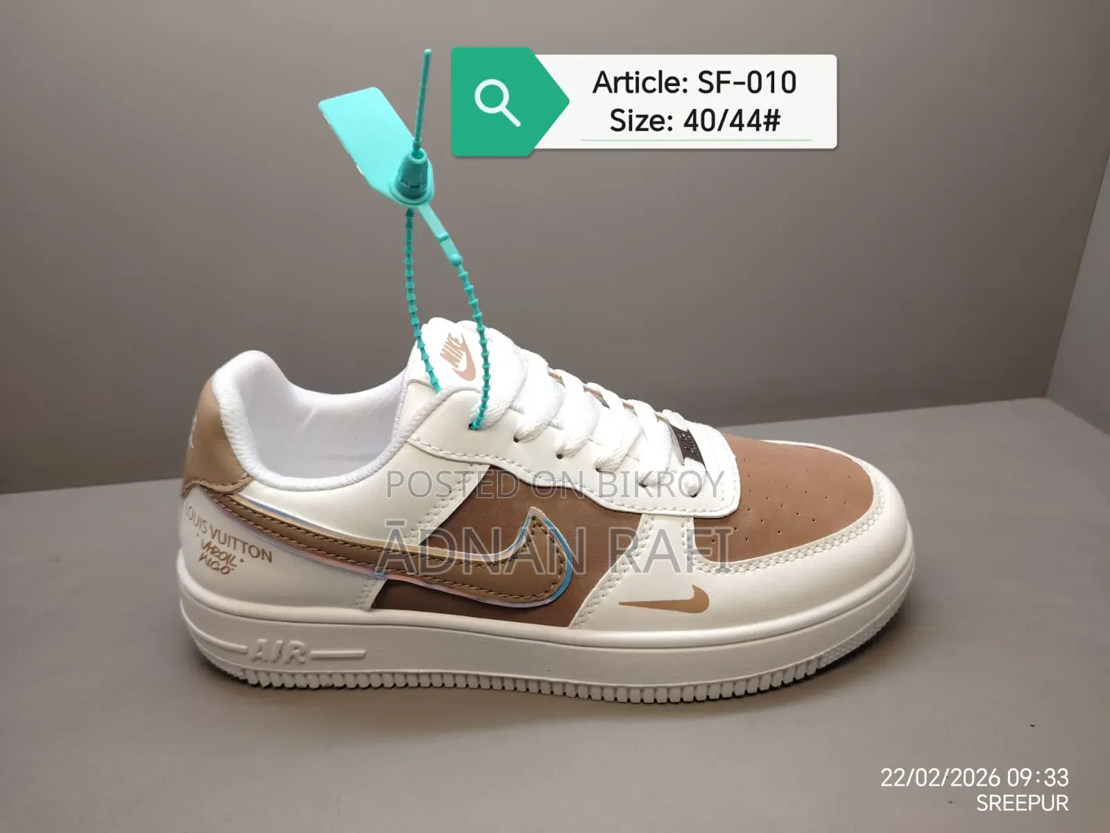 Stylish look best quality sneakers.