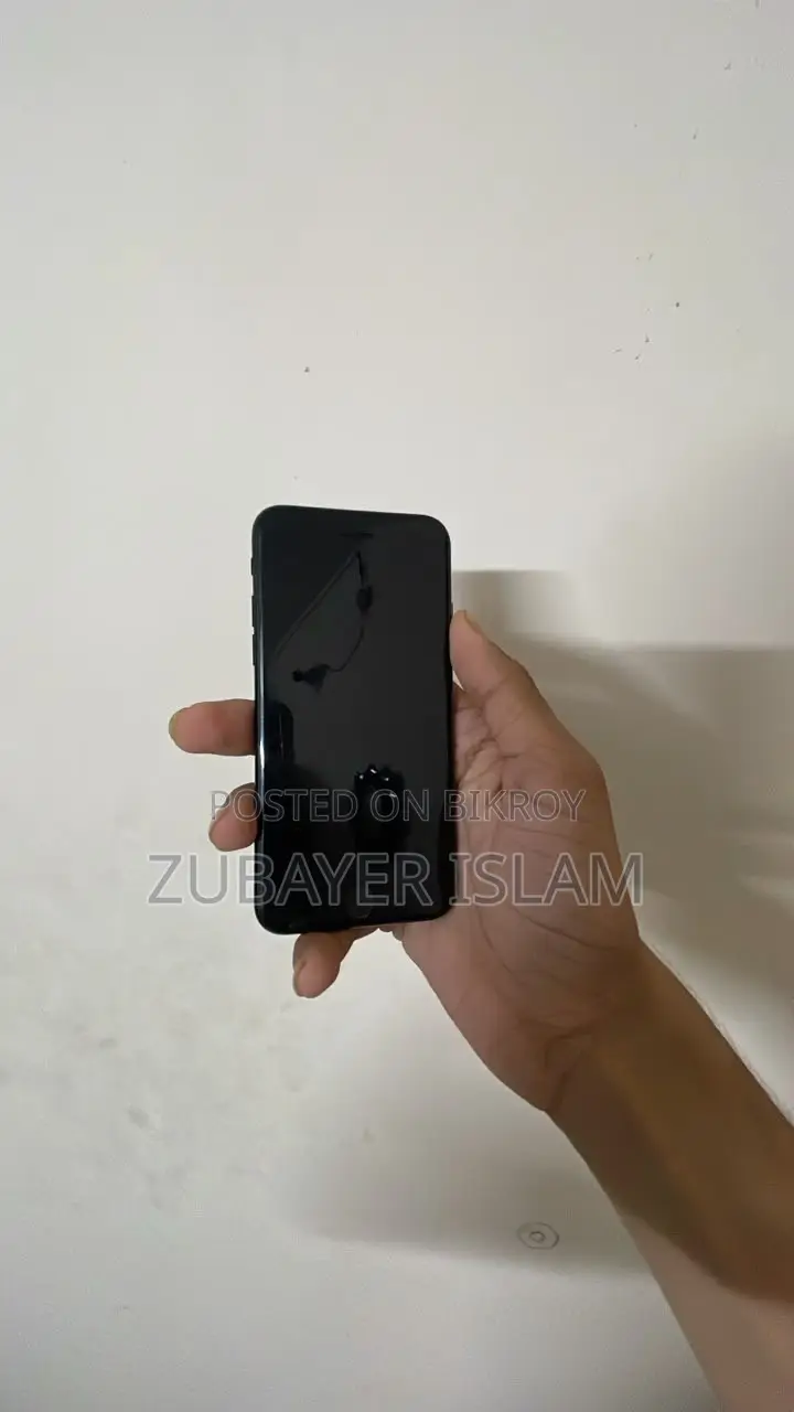 নতুন অ্যাপল আইফোন এসই ১২৮ জিবি ব্ল্যাক