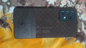স্যামসাং গ্যালাক্সি এ৭২ ৫জি ১২৮ জিবি কালো