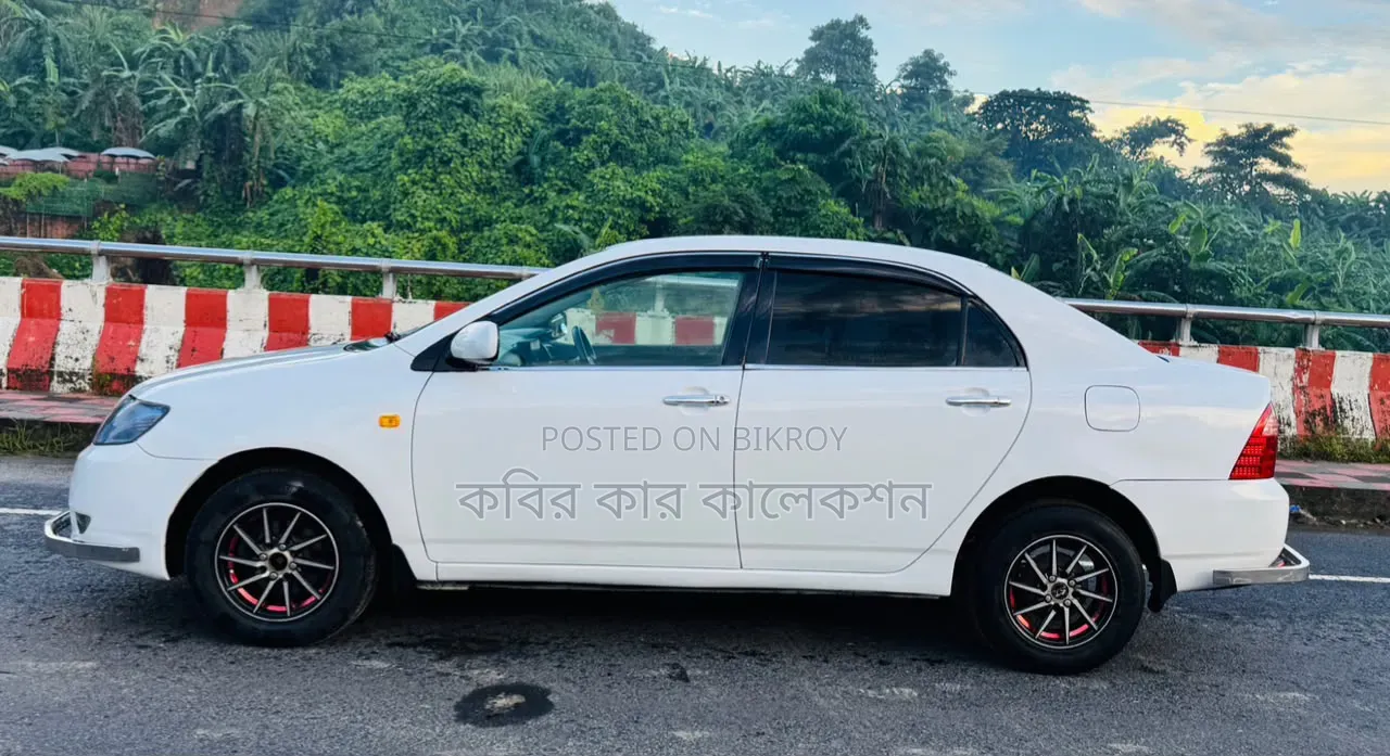টয়োটা করোলা ২০০৫ হোয়াইট