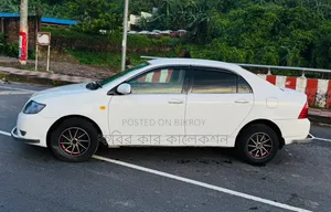 টয়োটা করোলা ২০০৫ হোয়াইট