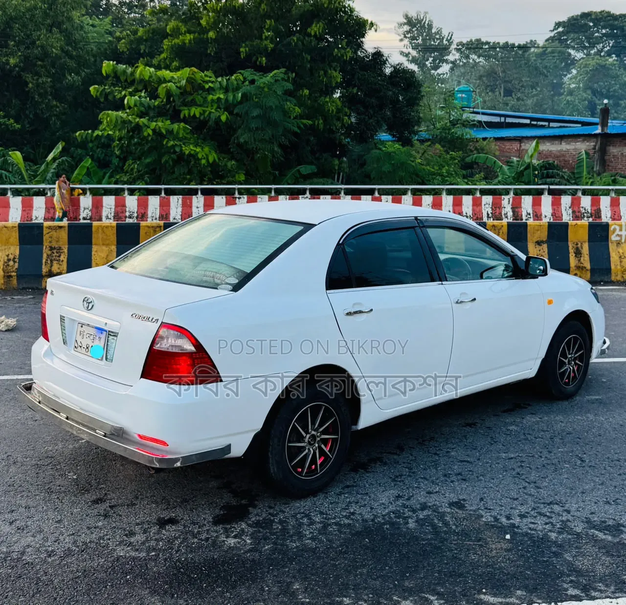 টয়োটা করোলা ২০০৫ হোয়াইট
