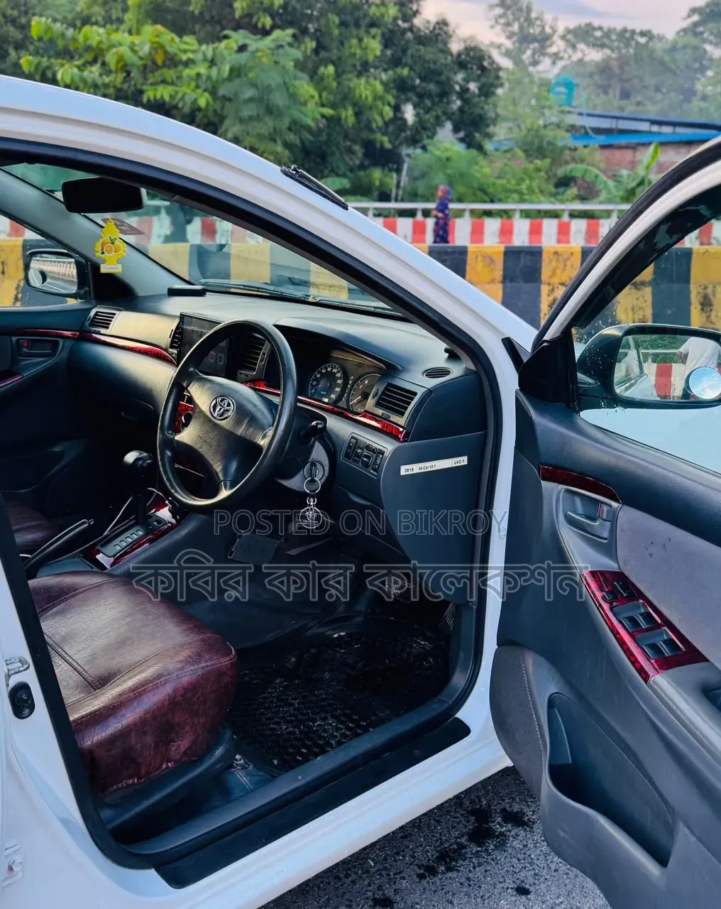 টয়োটা করোলা ২০০৫ হোয়াইট
