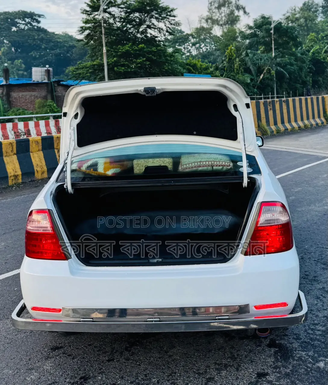 টয়োটা করোলা ২০০৫ হোয়াইট