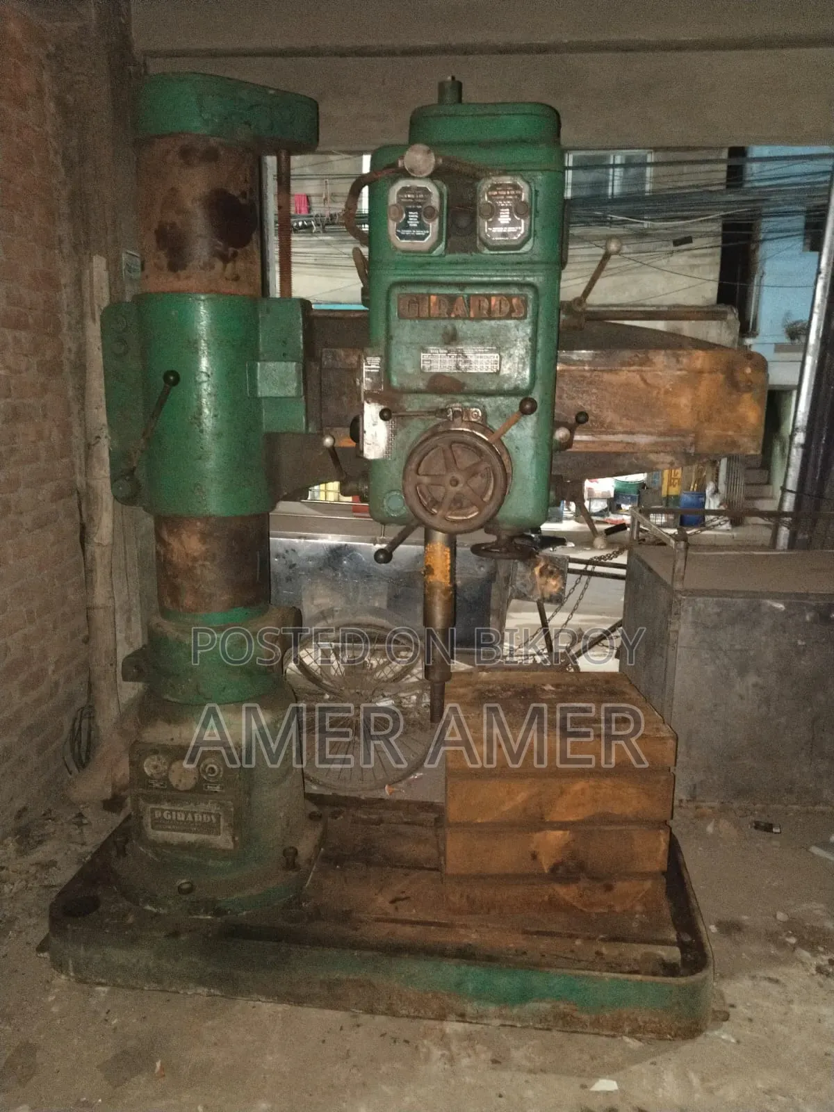 Industrial Heavy Duty Radial Drill Machine – GIDDINGS –