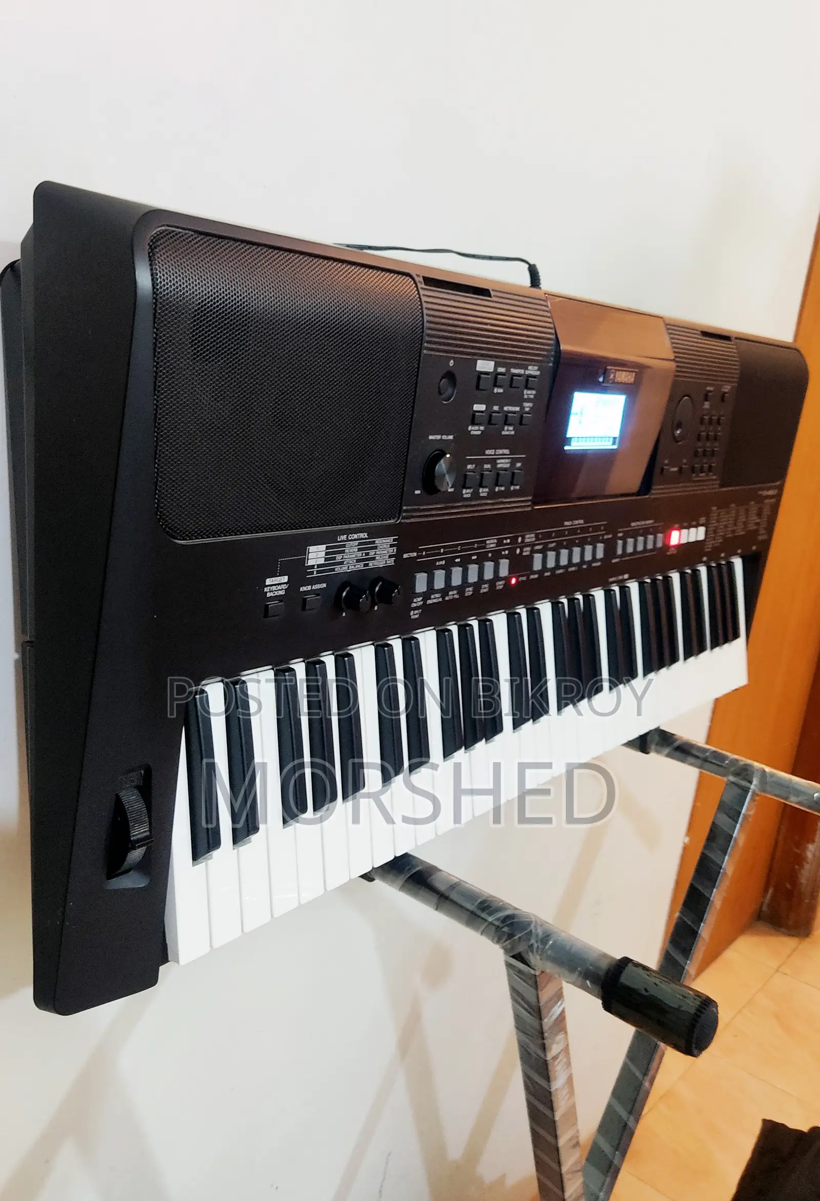 YAMAHA PSR-E463 Keyboard With Bag & Stand (MIDI + Live!)