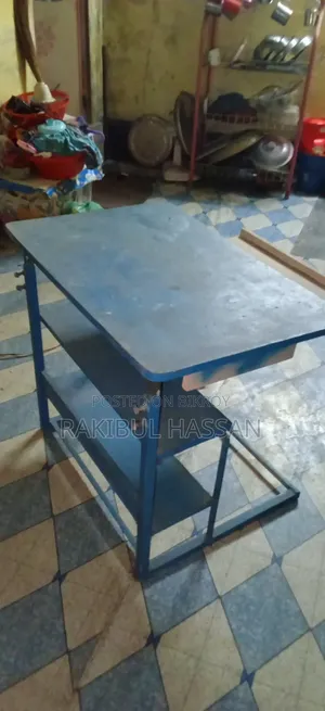 ল্যাপটপ টেবিল
