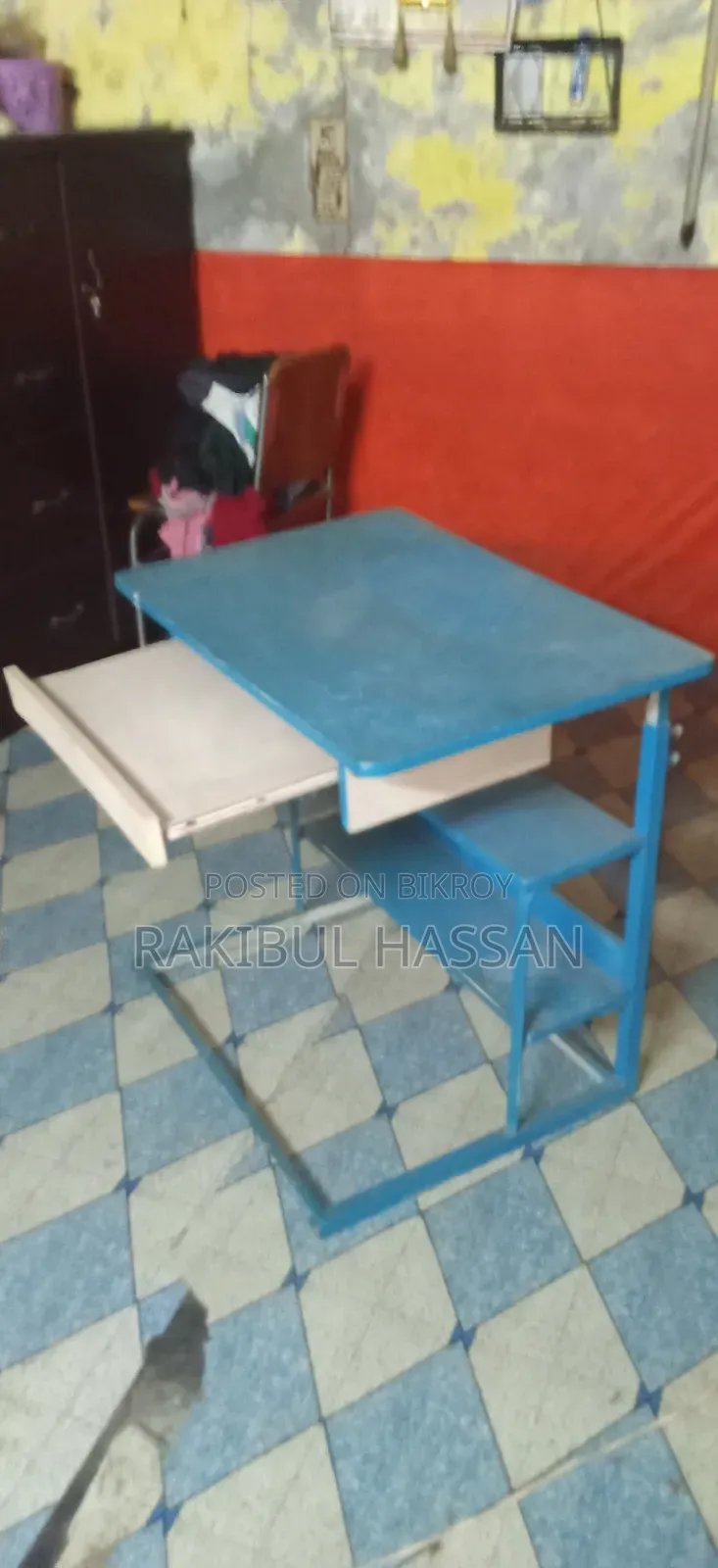 ল্যাপটপ টেবিল