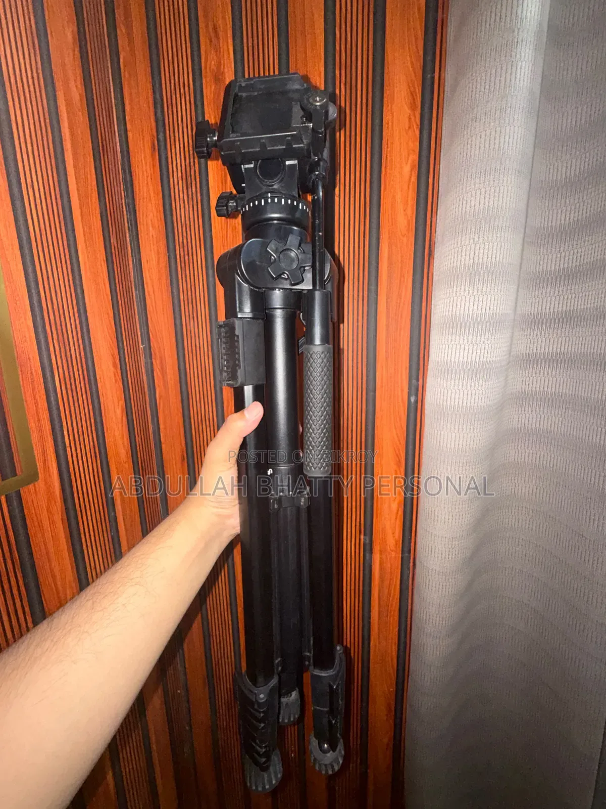 VCT-880 Professional Video Tripod (With Box)