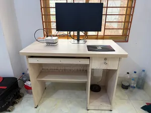 কম্পিউটার টেবিল