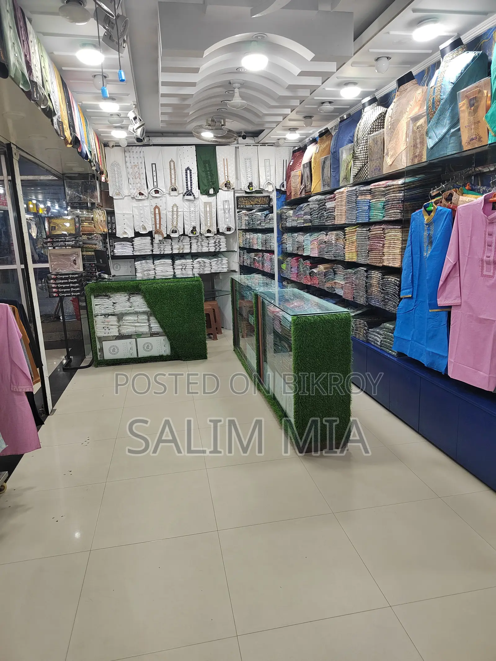 Running clothing showroom for rent