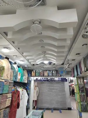 Running clothing showroom for rent