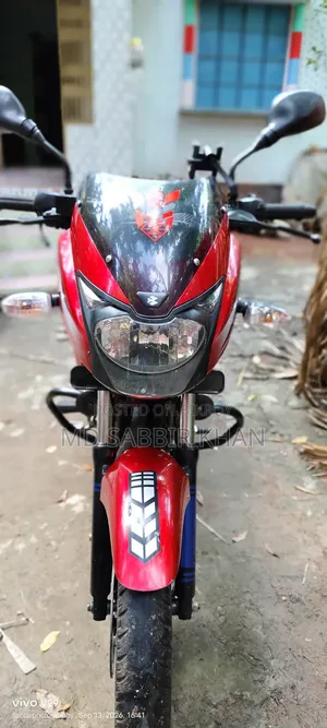বাজাজ পালসার ১৫০ ২০১৮ রেড