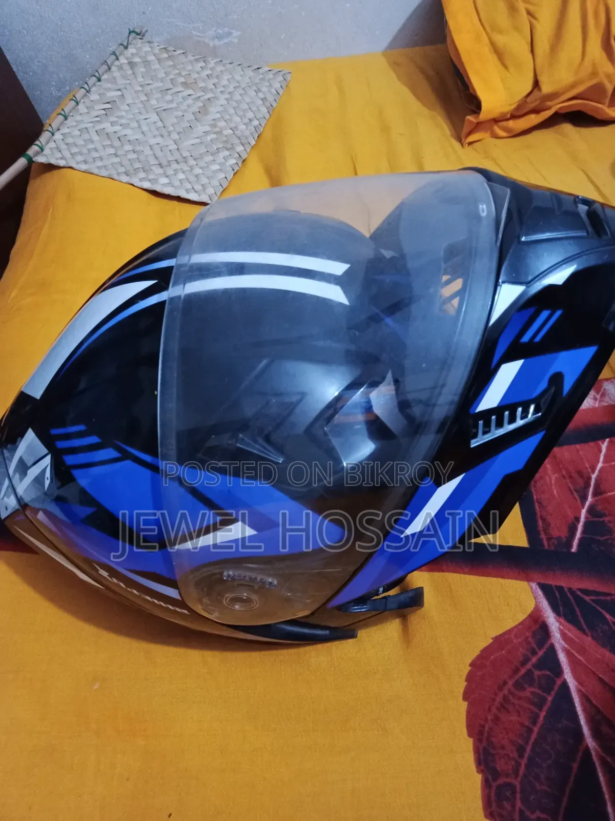 ফ্রেশ কন্ডিশনের ফুল ফেস হেলমেট বিক্রি হবে