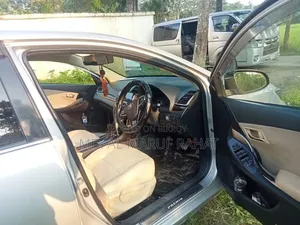টয়োটা প্রিমিও ২.০ ফ্রন্ট-হুইল ড্রাইভ ২০১৭ গ্রে