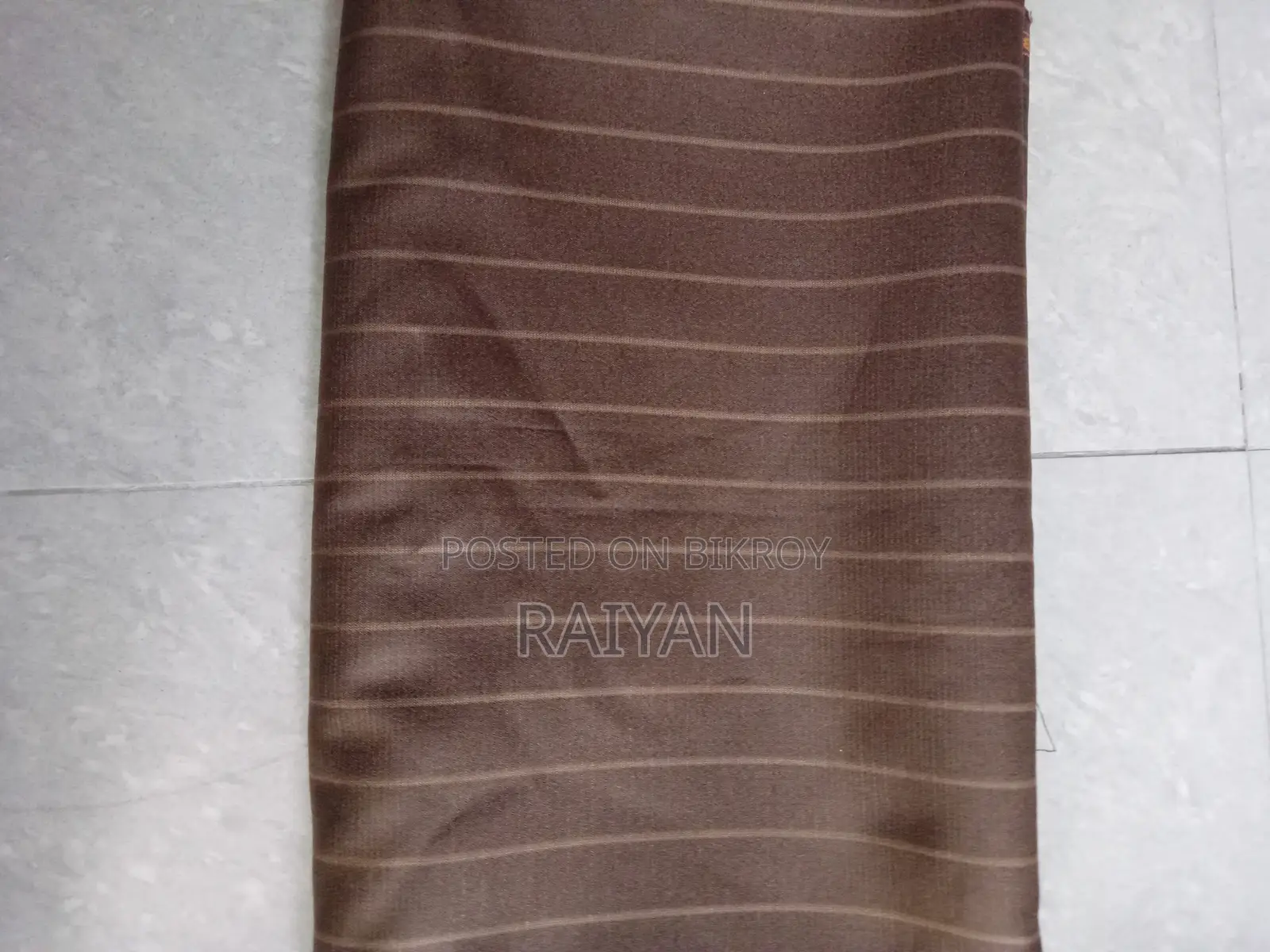 নতুন স্যুটের কাপড়