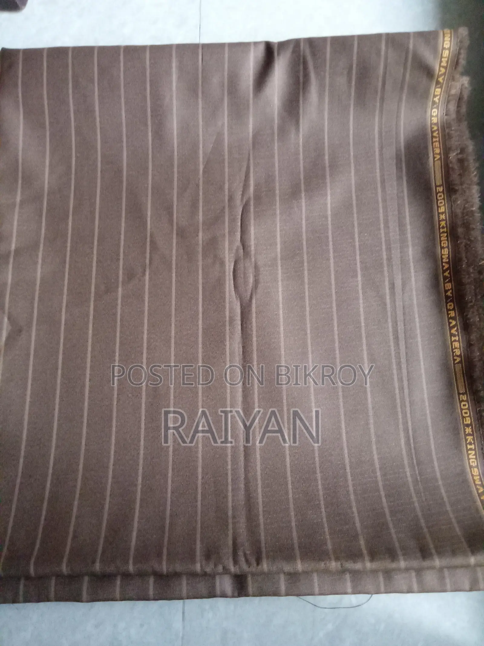 নতুন স্যুটের কাপড়