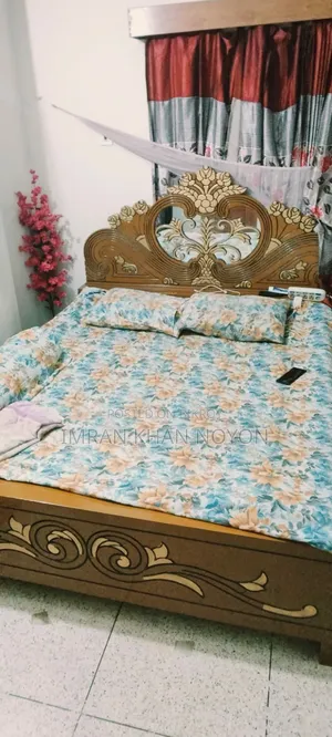 Bed Set With Corner Flowers.