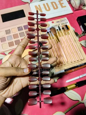ফেইক নেলস 💅