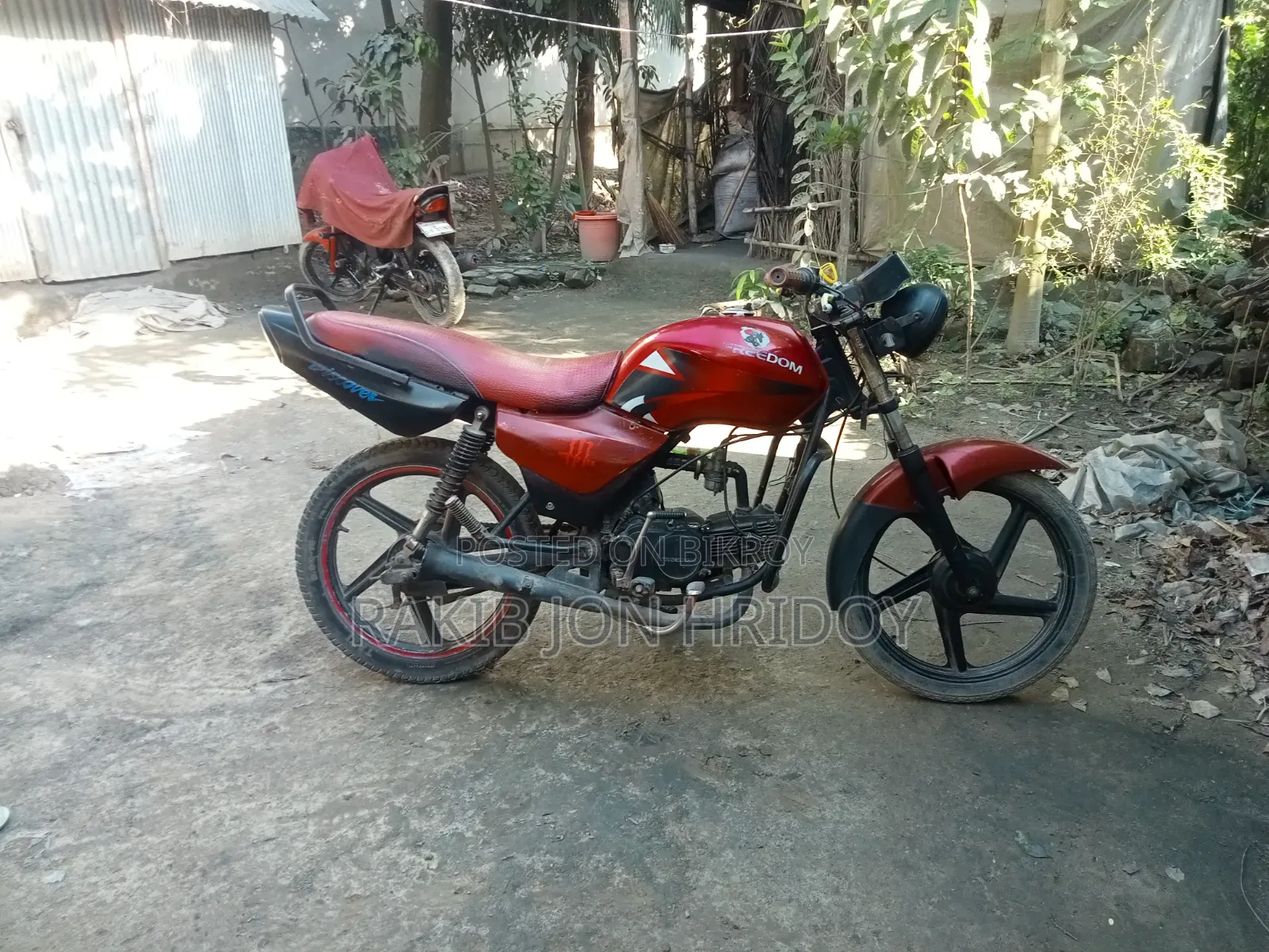 মোটরসাইকেল ২০১৬ লাল