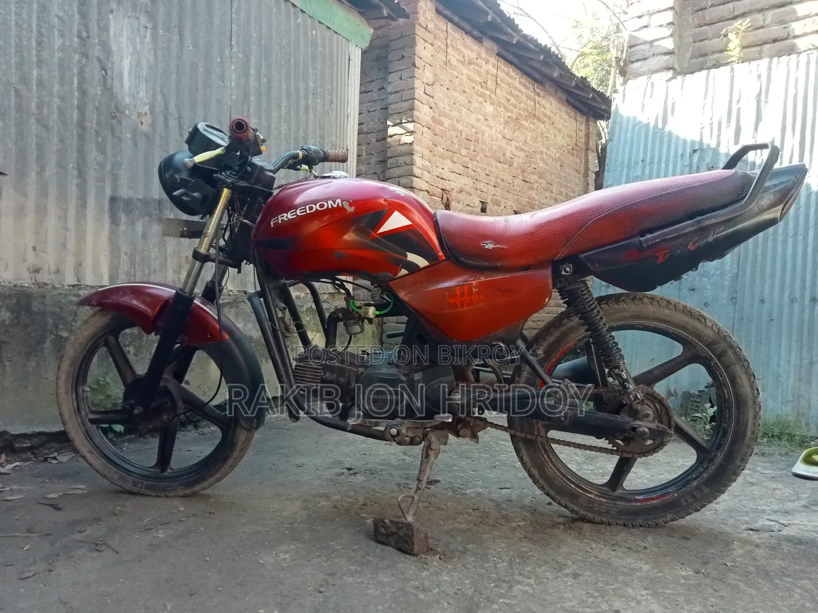 মোটরসাইকেল ২০১৬ লাল