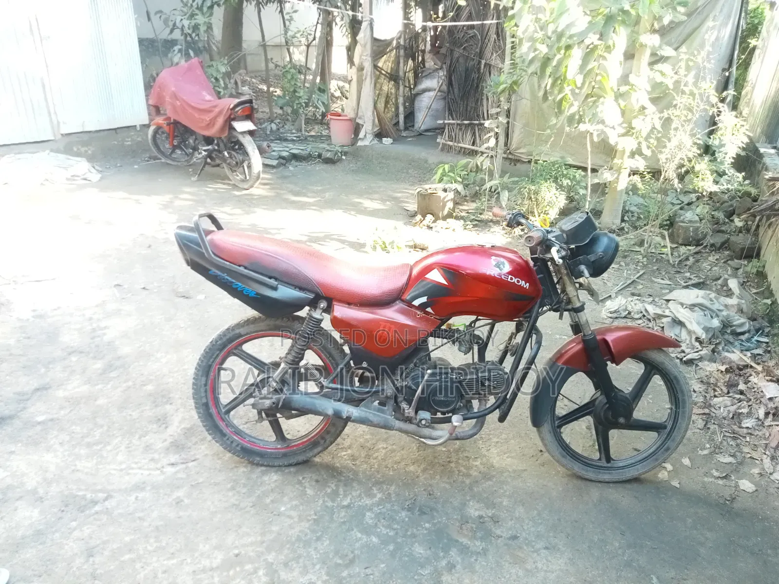 মোটরসাইকেল ২০১৬ লাল