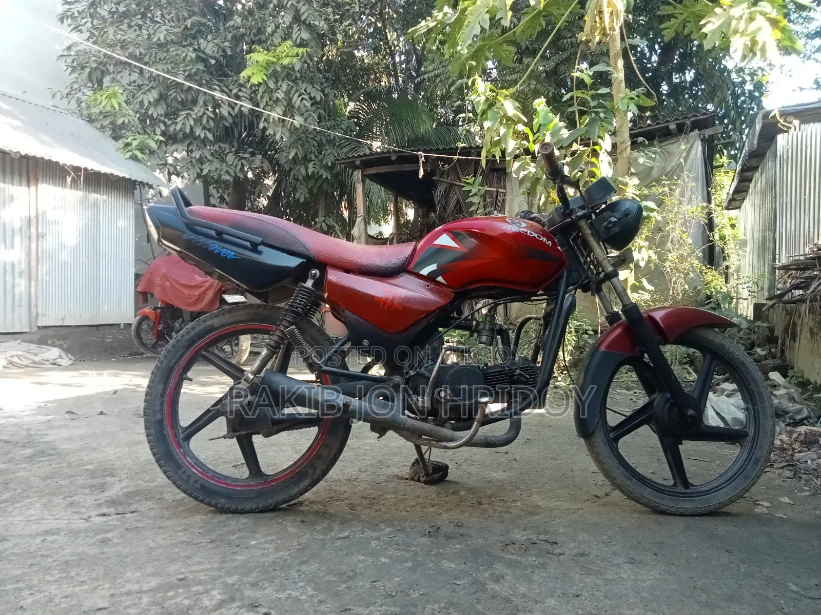 মোটরসাইকেল ২০১৬ লাল