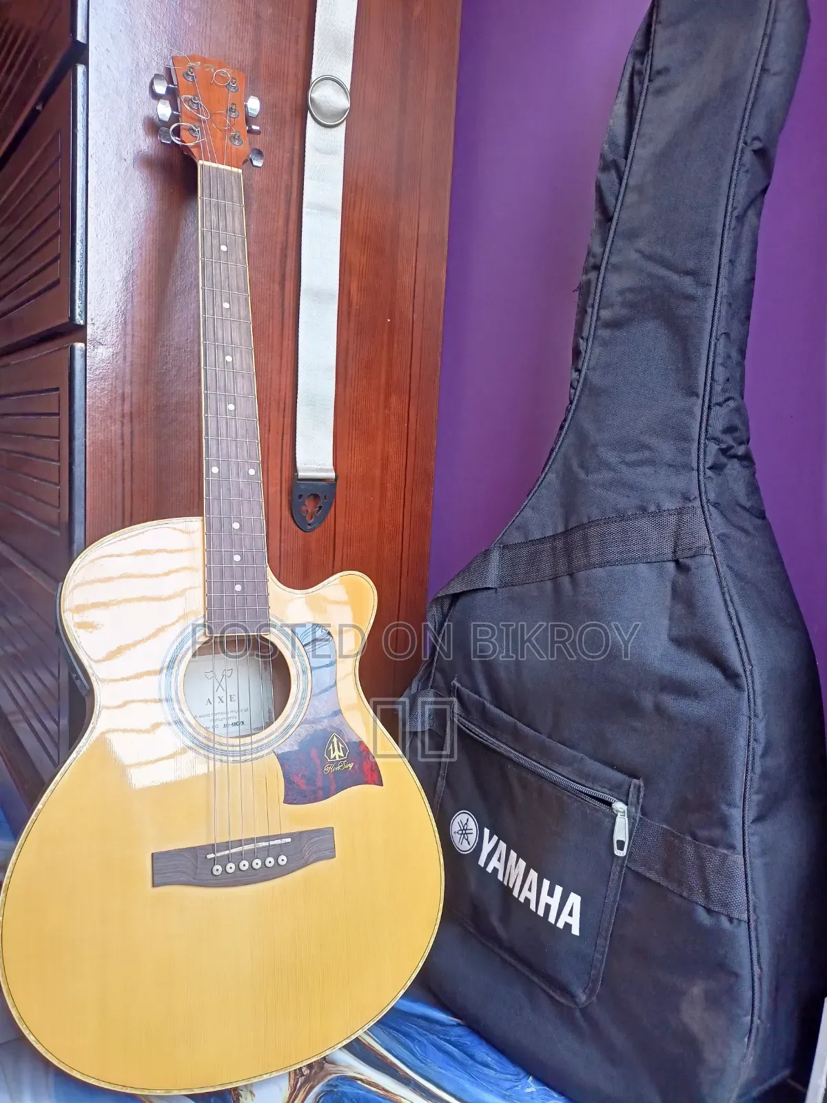 Axe (Acoustic Guitar)