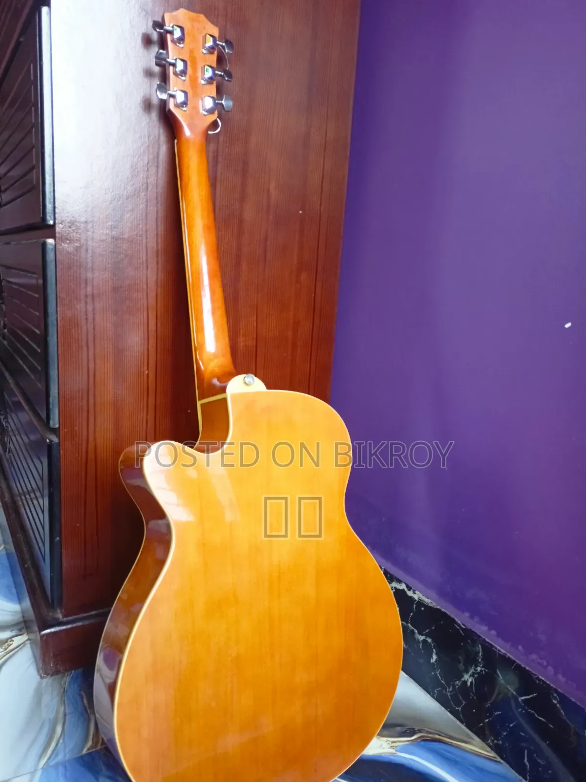 Axe (Acoustic Guitar)