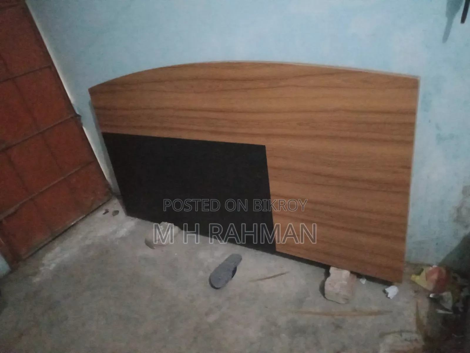 টেবিল চেয়ার
