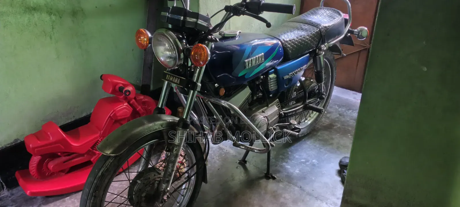 Yamaha 2000 Blue