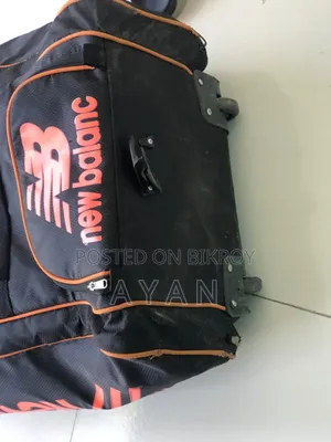 ক্রিকেট ট্রলি ব্যাগ
