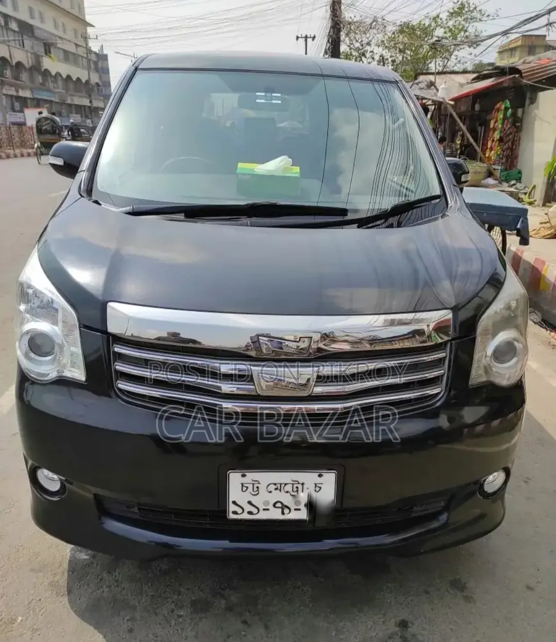 টয়োটা নোয়া ২.০ ১৪৩এইচপি এফডব্লিউডি (৮ সিটার) ২০১২ কালো