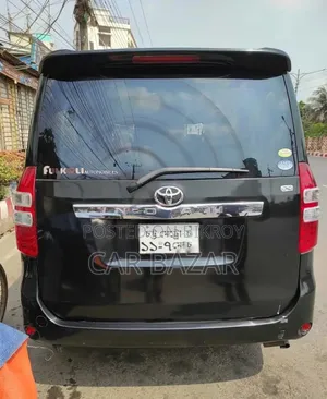 টয়োটা নোয়া ২.০ ১৪৩এইচপি এফডব্লিউডি (৮ সিটার) ২০১২ কালো