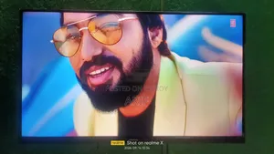 32" Hisense Borderless