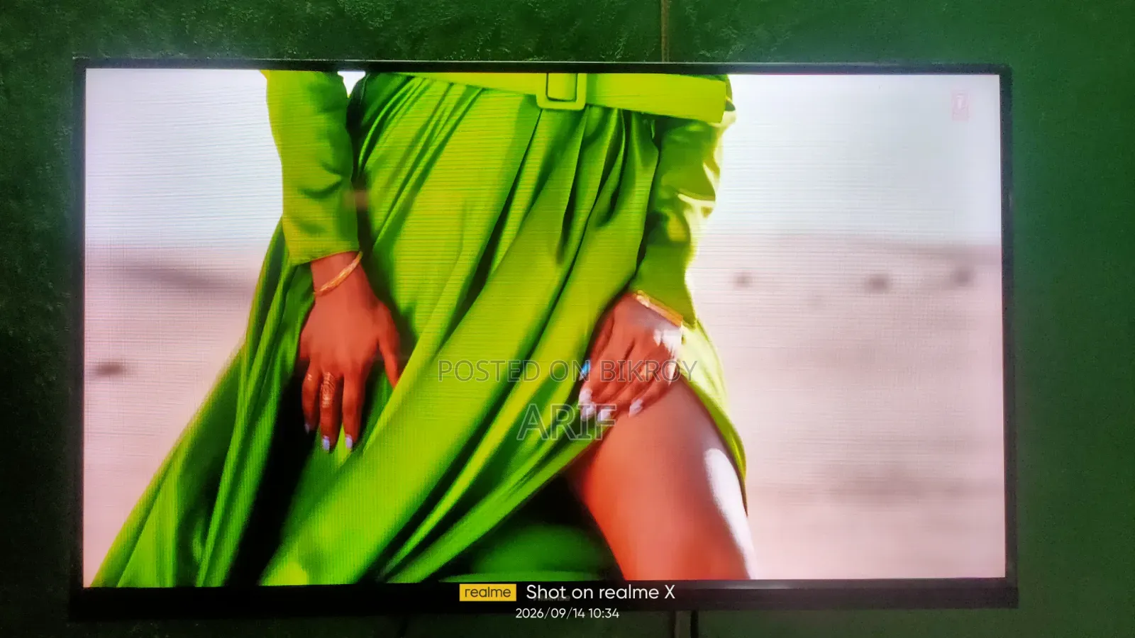 32" Hisense Borderless