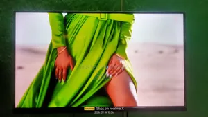 32" Hisense Borderless