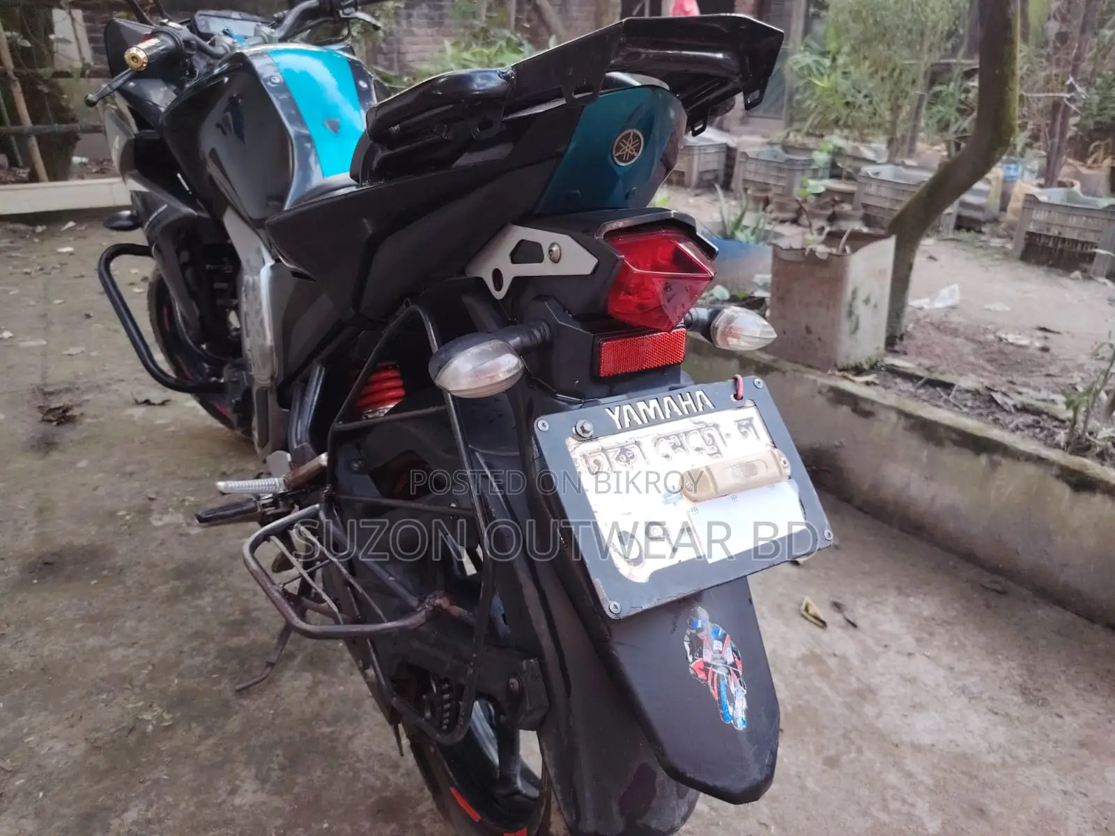 ইয়ামাহা ফাজার ভি২ ২০১৮ কালো
