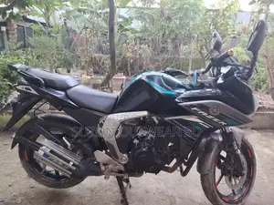 ইয়ামাহা ফাজার ভি২ ২০১৮ কালো