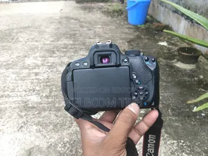 DSLR 700D