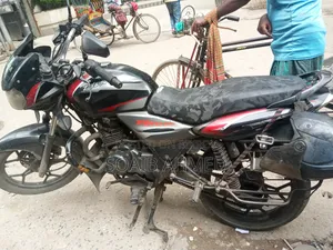 বাজাজ ডিসকভার ১২৫ ২০২২ ব্ল্যাক