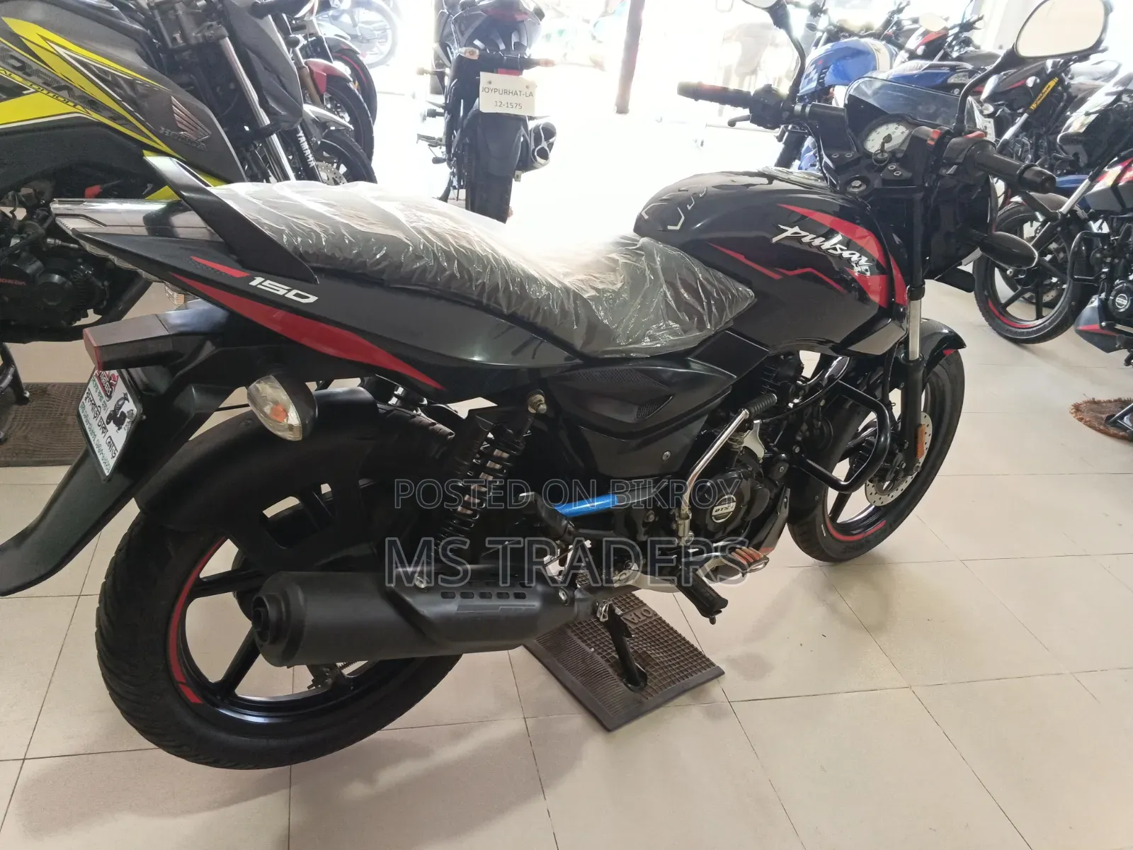 বাজাজ পালসার ১৫০ ২০২৩ ব্ল্যাক
