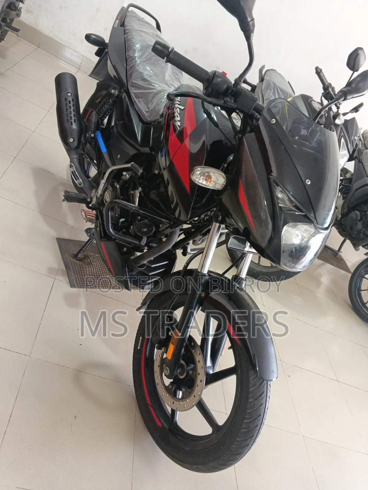 বাজাজ পালসার ১৫০ ২০২৩ ব্ল্যাক