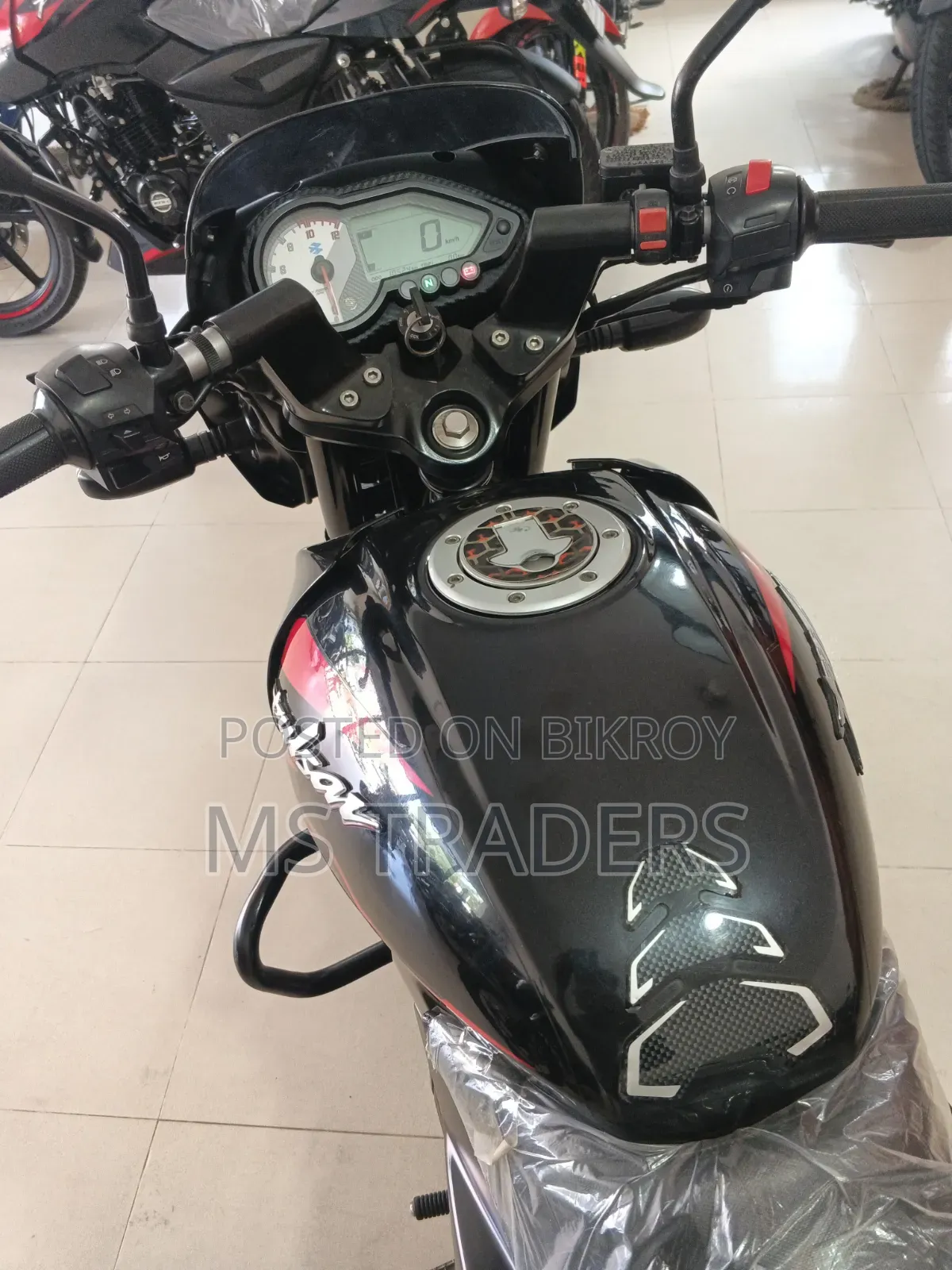 বাজাজ পালসার ১৫০ ২০২৩ ব্ল্যাক