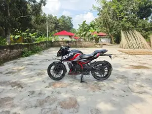 বাজাজ পালসার এন১৬০ ২০২৪ ব্ল্যাক