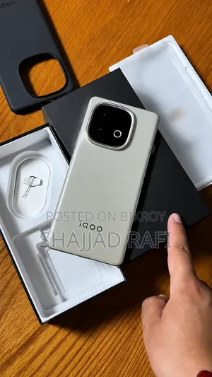 আইকিউওও জেড১০ ২৫৬ জিবি