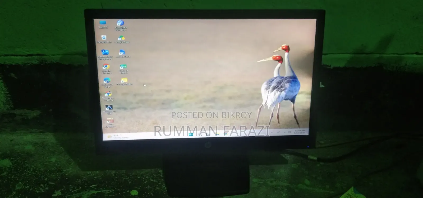 HP V193 18.5" LED Monitor (with minor shadow issue, running condition)
