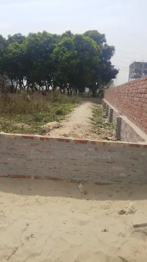 বসুন্ধরায় সীমানা প্রাচীরসহ পি-ব্লকে ৩ কাঠা জমি বিক্রি