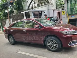 টয়োটা প্রমিও ২০১৯ লাল